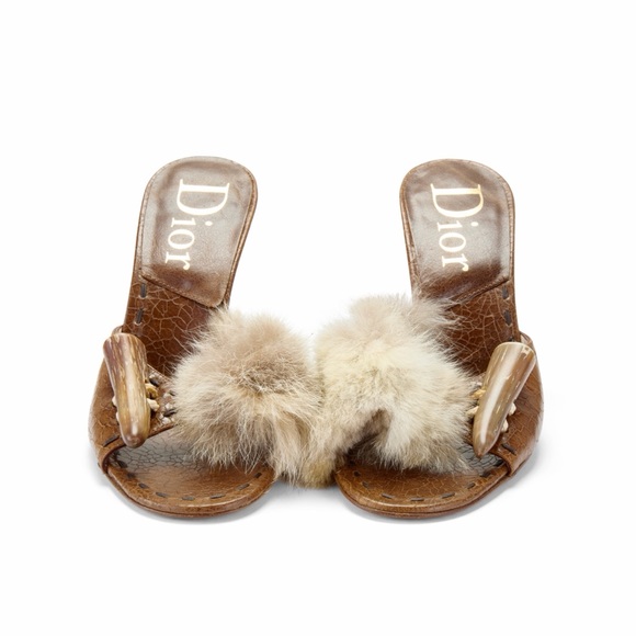 Dior S/S 2003 Brown Fur Horn Toggle Leather Heels - Picture 2 of 6